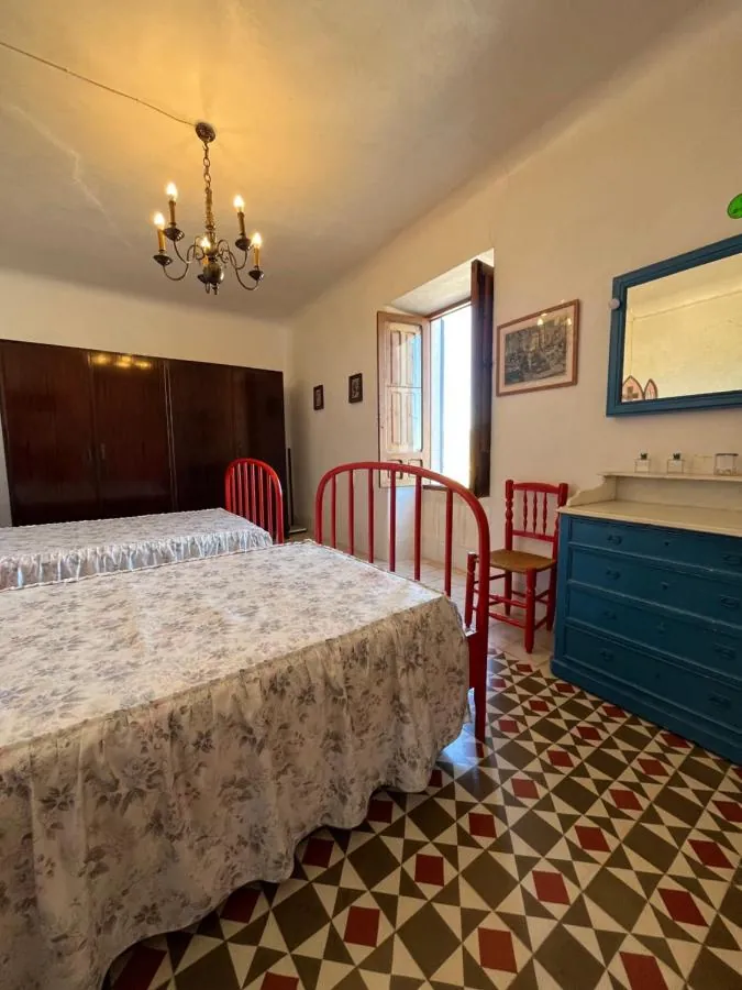 Habitación doble con balcón y vistas al pueblo